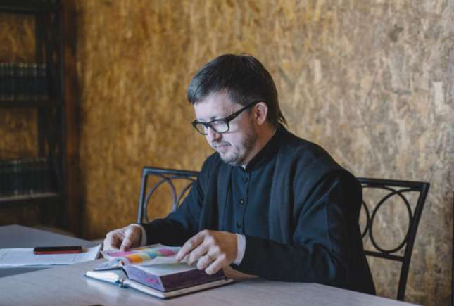 Părintele Maxim Melinti, despre înmormântarea pruncilor nebotezați și așezarea crucilor la mormintele lor