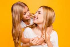 10 activități prin care o mamă și o fiică adolescentă se pot conecta una cu cealaltă