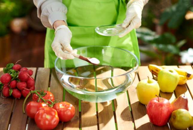 Cum să eliminăm pesticidele din fructe şi legume