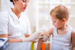O mamă din Moldova bate alarma: Ne vaccinați copiii ca pe animale!!?