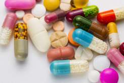 Medic: Cu antibiotic dat în prima zi de răceală îi nimicești șansa la imunitate. În 10 zile copilul va face iar febră, lovit de alt virus!