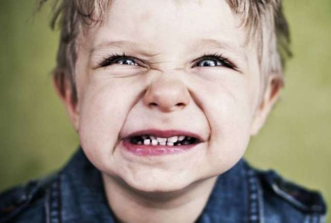 Scrâșnitul din dinți la copii – explicațiile neurologului pediatru