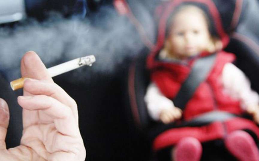 Copiii „fumează” între 60 și 150 de țigări pe an dacă locuiesc într-o casă cu fumători