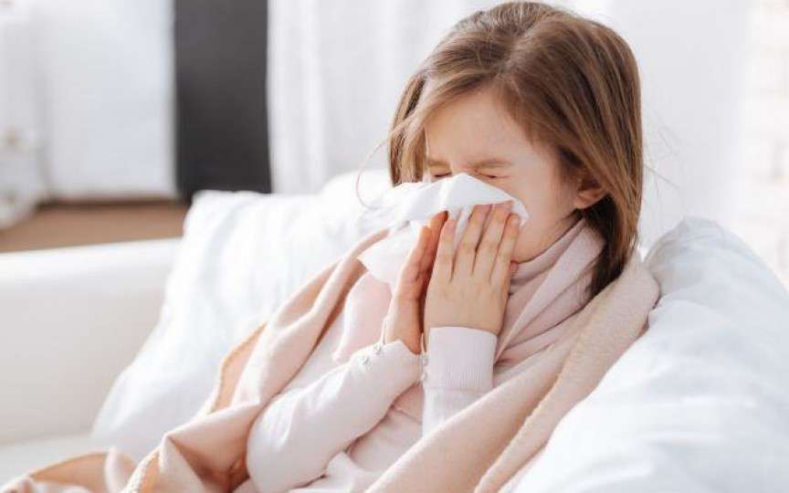 Top 5 trucuri ca să nu mai tușească copilul noaptea