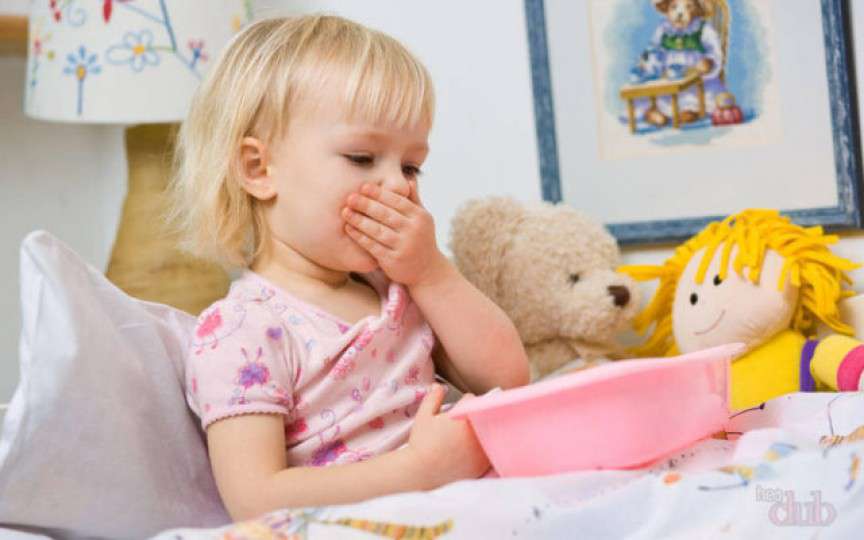 Cele mai frecvente cauze ale vărsăturilor la copii și când trebuie să ne adresăm la medic