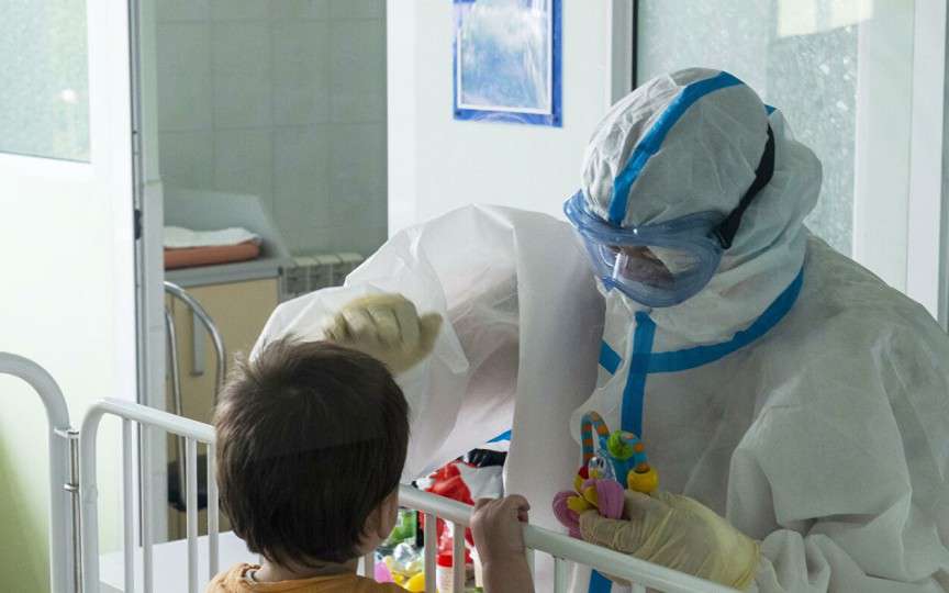 Mai mulți părinți povestesc despre starea copiilor care s-au vindecat de COVID-19, dar continuă să aibă simptomele bolii