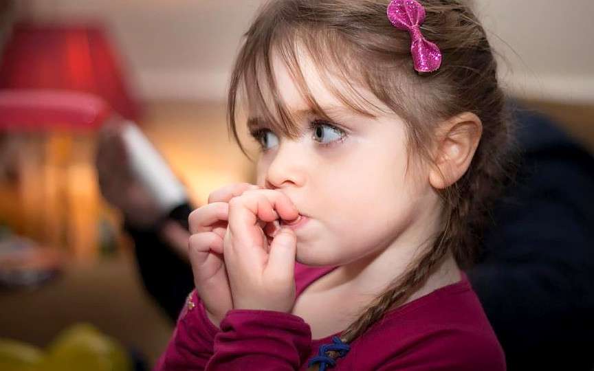 Tulburarea obsesiv-compulsivă vs. ticuri la copii: cum le recunoști și le diferențiezi corect