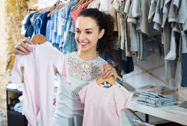 DA sau NU? Este în regulă să folosim haine second hand pentru copii?