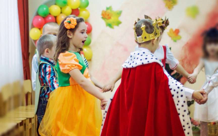 Costumele pentru matineu sunt la mare căutare în această perioadă