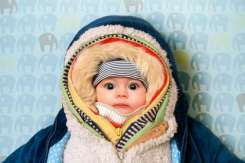 Sfatul pediatrului: cum îmbrăcăm copilul iarna