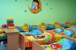 Scandal la o grădiniță din capitală. Educatoarea locuia cu familia în incinta instituției