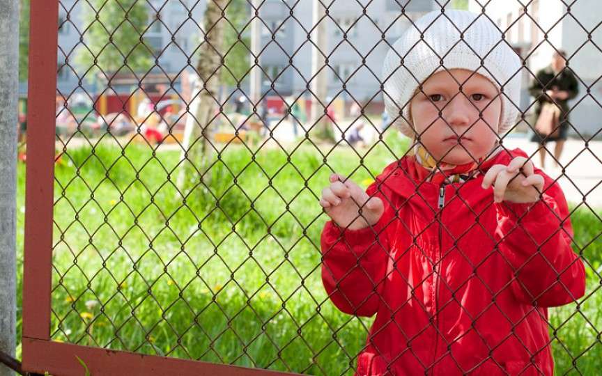 Educatoare prinsă că se comporta cu copiii precum cu câinii, îi învăța să execute și comenzi