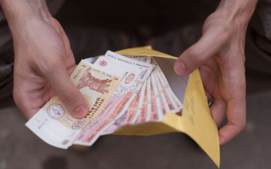 Cheltuielile din fondurile adunate de părinți vor fi afișate pe un panou la intrare în școală sau grădiniță