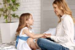 Profesor Montessori: 10 fraze care te pot ajuta să-ți exprimi afecțiunea față de copil