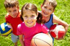 Activitatea fizică poate preveni surmenajul școlar. 3 tipuri de mișcare potrivite elevilor