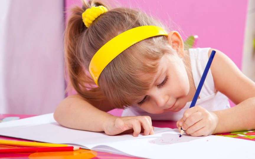 Nu forțați copiii stângaci să scrie cu dreapta!