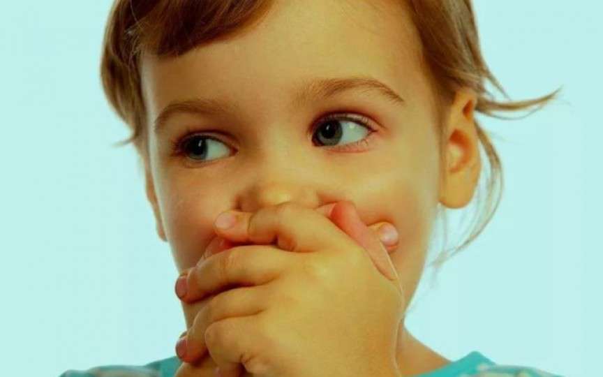 Injecții pentru stimularea vorbirii? Poveștile unor mame care au trecut prin așa ceva şi ce spun specialişti