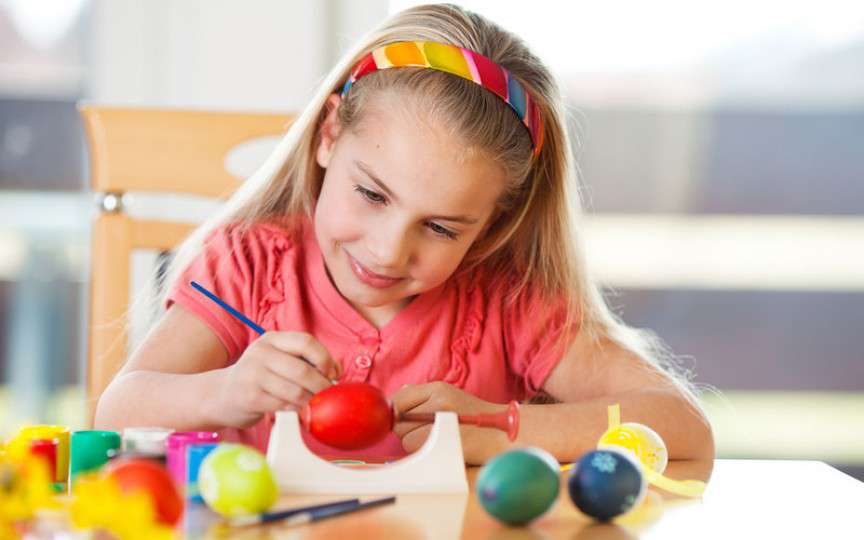 Activități Montessori de Paști pentru copii fericiți