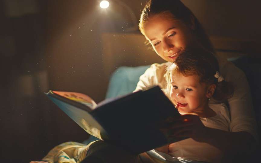 Studiu: Copiii cărora li se citește înainte de grădiniță sunt pregătiți mai bine pentru școală