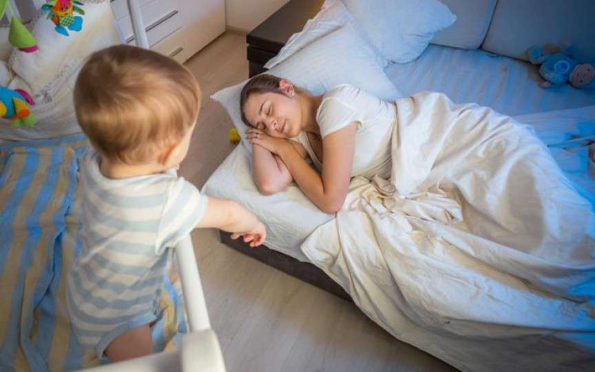 Specialiști: Copiii care se trezesc noapte mai des sunt mai inteligenți