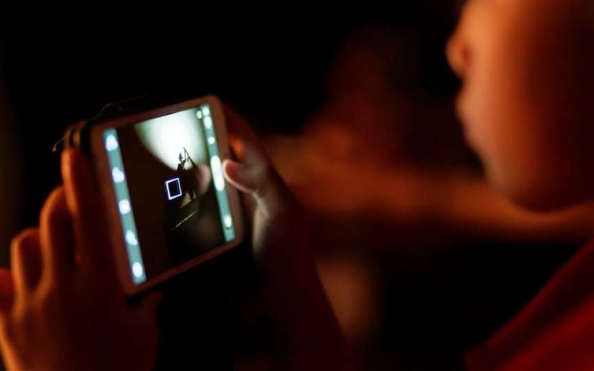 Studiu nou: Copiii lăsați în fața ecranelor se dezvoltă mai lent