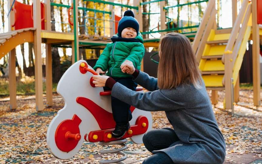 10 activități de făcut cu copilul în doar 10 minute