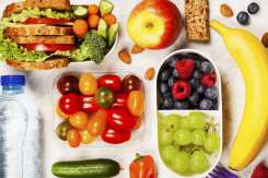Specialistă în diversificarea alimentației: Gustări sănătoase de luat cu copilul în parc