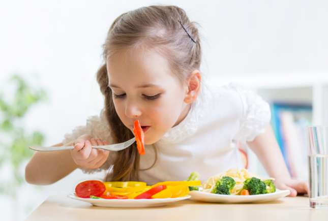 Nutrienții esențiali de care are nevoie un copil pentru o dezvoltare armonioasă