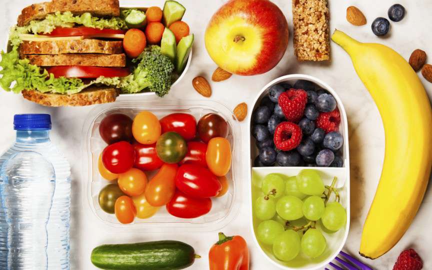 Specialistă în diversificarea alimentației: Gustări sănătoase de luat cu copilul în parc