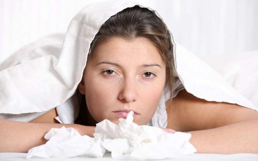 Soluții naturale puternice care ne feresc de răceală și gripă