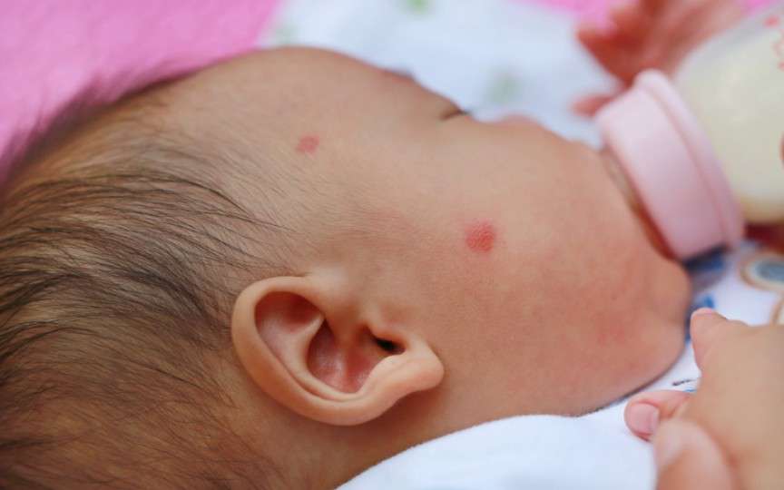 5 semne care îți spun dacă copilul tău are intoleranță la lactoză