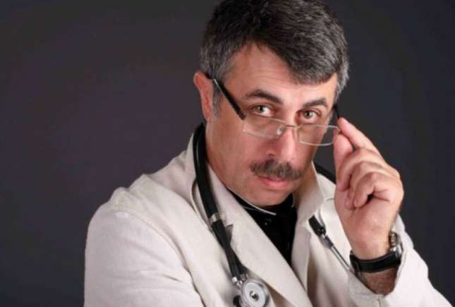 Doctorul Komarovskiy spune cât de periculos este dacă bebelușul doarme cu părinții
