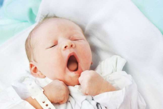 Medic neonatolog despre situațiile de urgență care pot apărea în prima lună de viață a nou-născutului