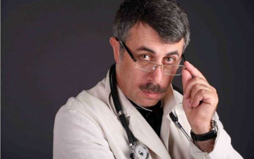 Doctorul Komarovskiy spune cât de periculos este dacă bebelușul doarme cu părinții