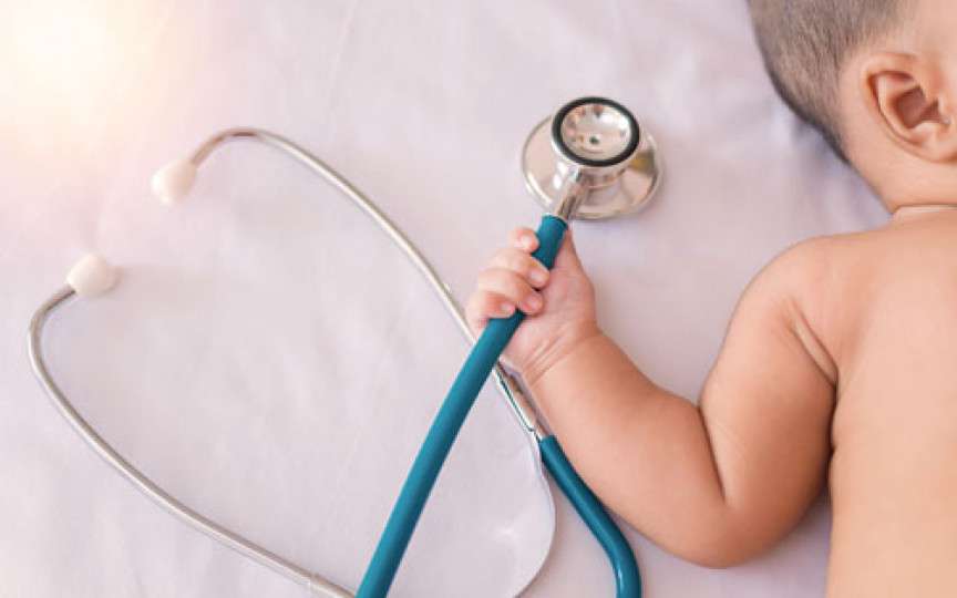 Medic pediatru, mesaj de alarmă în context COVID: Bebeluș ce tușește până rămâne fără aer
