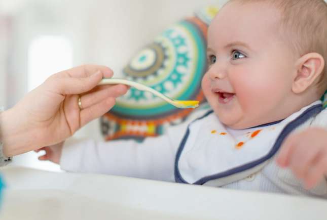 Diversificarea alimentaţiei începe cu terciuri