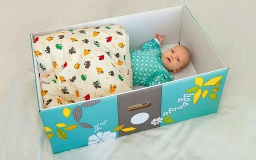 Nou-născuţii din Finlanda dorm în cutii de carton