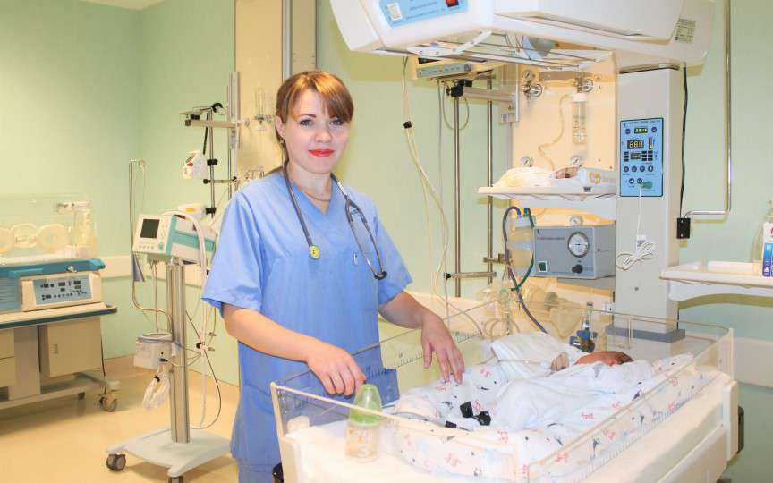Îngrijirea nou-născutului acasă: Sfaturile neonatologului pentru proaspeții părinți