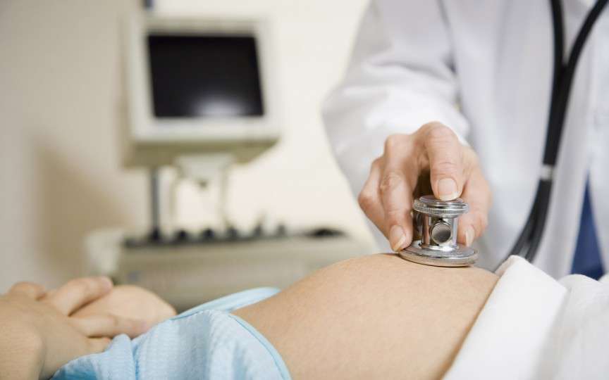 Povestea unei nașteri: Bebe s-a oprit din evoluție, iar eu am stat internată 2 zile și nimeni nu voia să mă ajute să nasc
