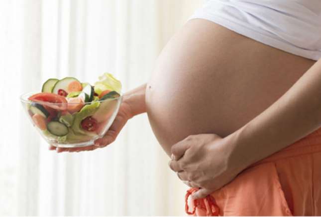 Trucuri alimentare – cum îți menții greutatea în sarcină