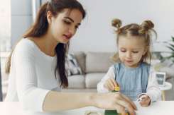 10 fraze Montessori pe care să le folosești în loc de banalul „Bravo!”