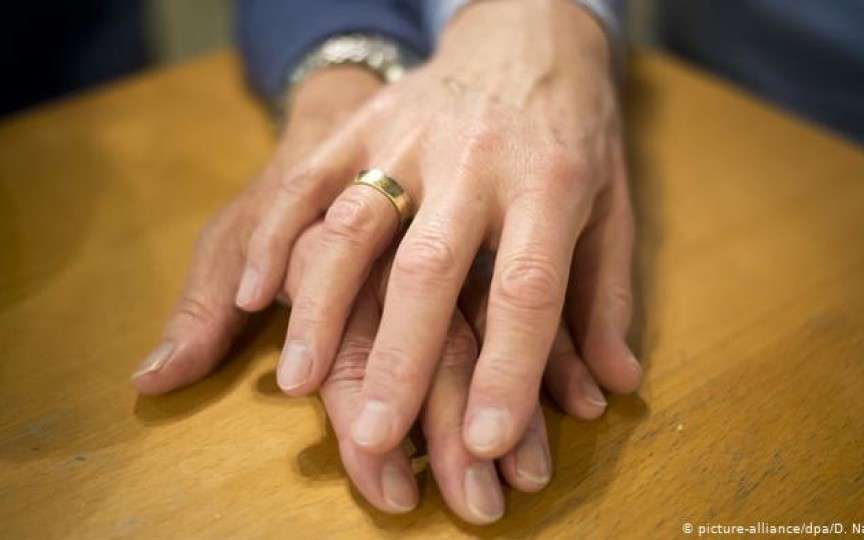 Psiholog despre cupluri în Germania: Nu vei vedea bărbaţi care fac copii şi lasă mamele să aibă grijă, deoarece ei „aduc bani în casă”