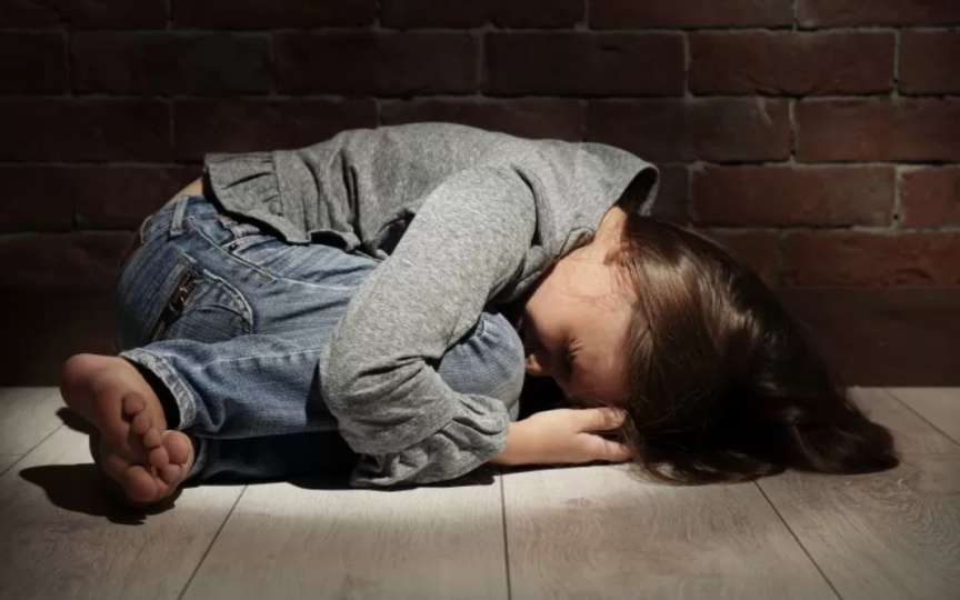 10 expresii traumatizante despre bătaie. Renunță la „unde dă mama crește” și educă-ți copilul cu iubire
