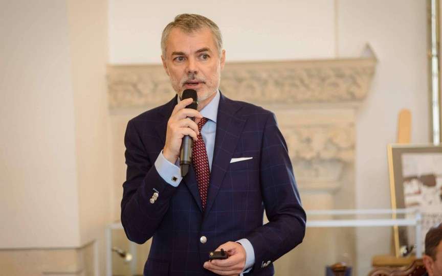 Vaccinurile anti COVID-19 afectează fertilitatea? Opinia medicului Mihai Craiu