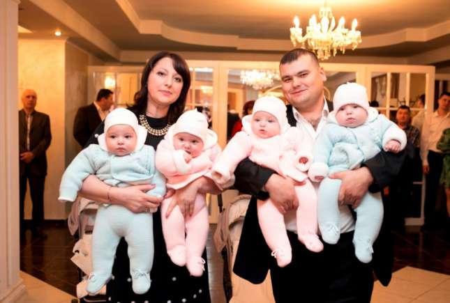 Mamă de cvadrupleţi. Şi cu al patrulea ce facem?