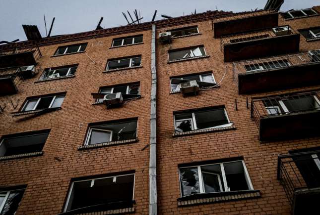 Are 9 ani și locuiește singur pentru că mama sa a decis că așa este cel mai bine