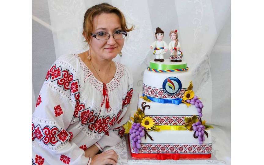 Fata din Moldova care face cele mai frumoase torturi la Roma