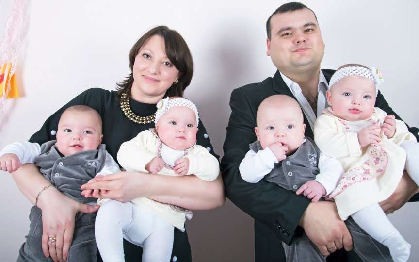 Cvadrupleţii familiei Arseni. Vezi cât de mari au crescut şi ce năzbâtii mai fac