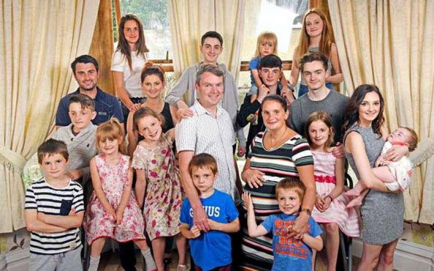 Cea mai numeroasă familie din Anglia sărbătorește nașterea celui de-al 20-lea copil