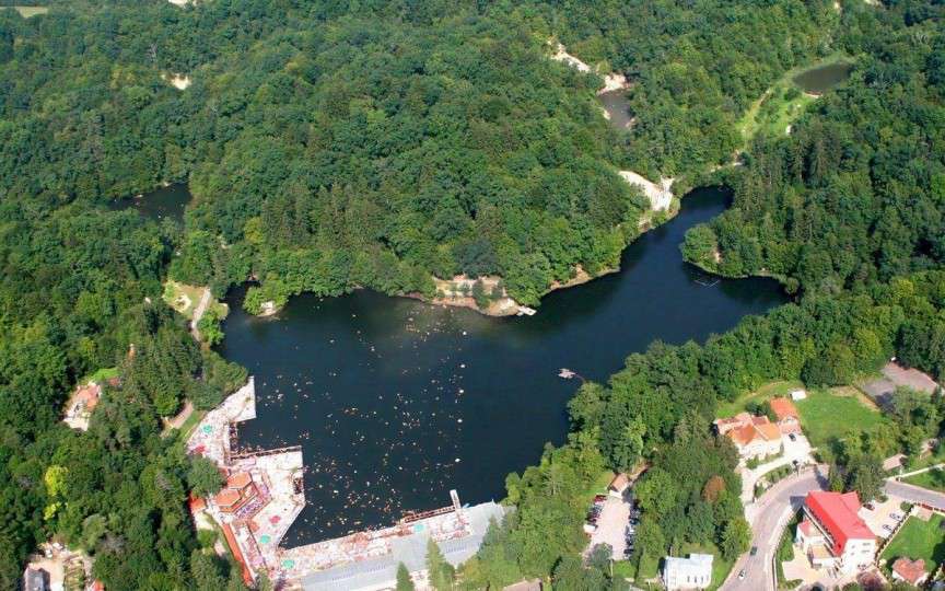 Nu poți rămâne însărcinată? Lacul Ursu din România îți poate veni în ajutor